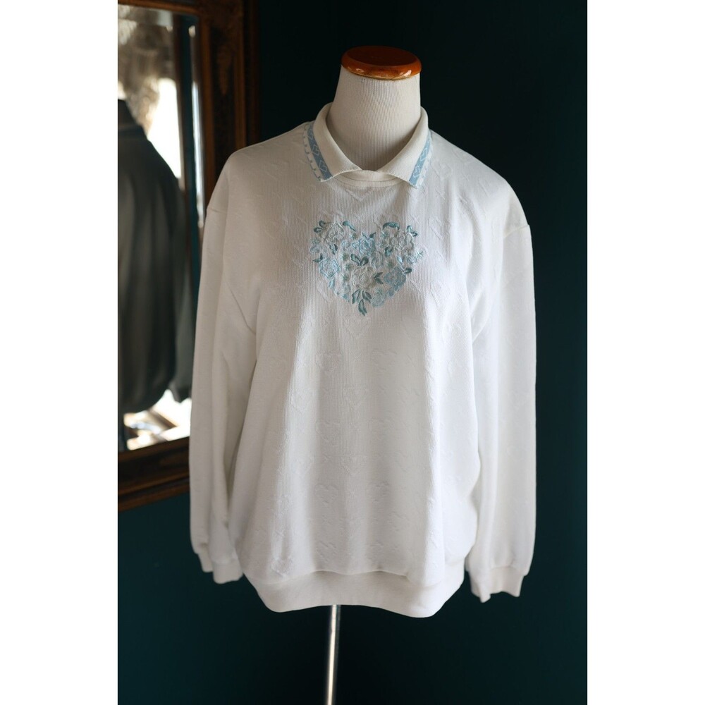 Vintage 90s Teddi Pullover Grandma Embroidered Heart Collared White Sweatshirt